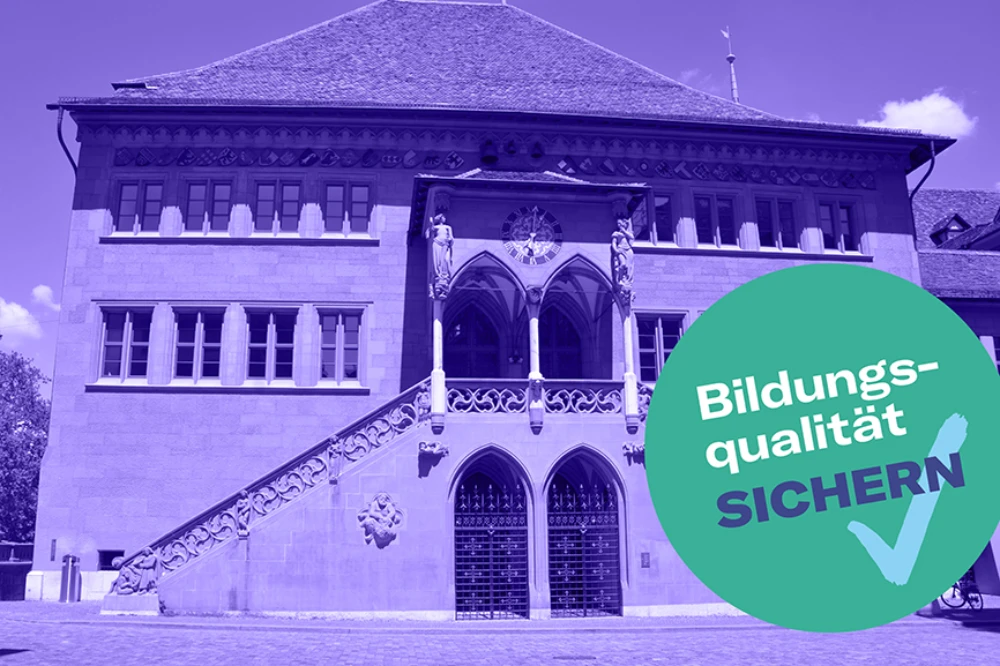 Rathaus violett Bildungsqualitaet sichern